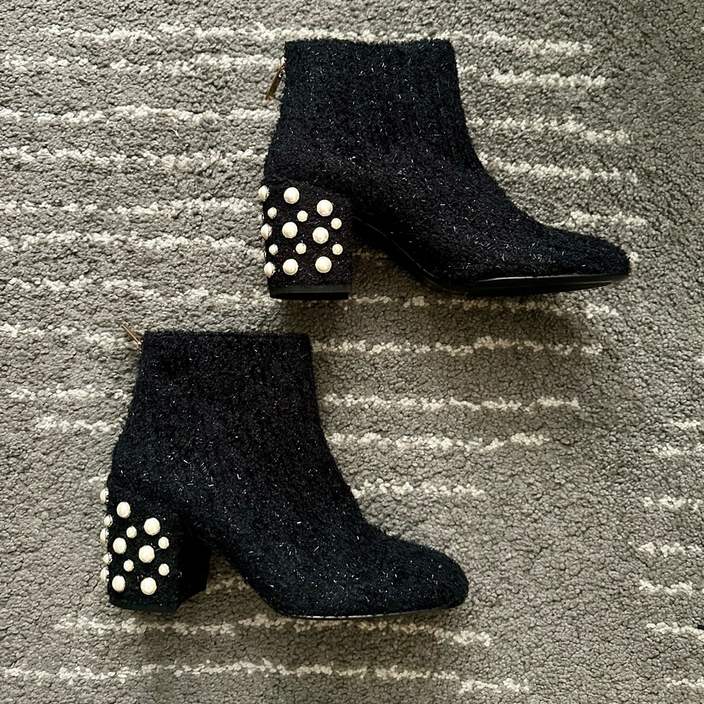 NWOT- Stuart Weitzman tweed pearl heel ankle booties